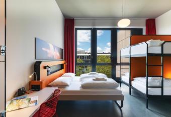 MEININGER Hotel Gen  ve Centre Charmilles allows 18 year olds to book a room