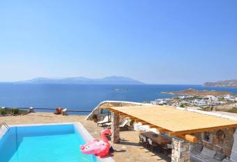 Casa di Meli Private Villa has Balcony rooms