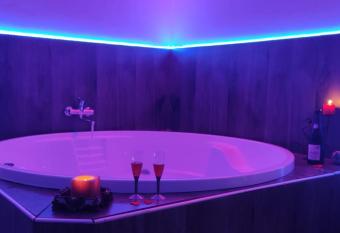 B&B L Altro Anfiteatro Camera suite allows 18 year olds to book a room