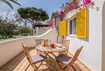 Casa O12 has Balcony rooms