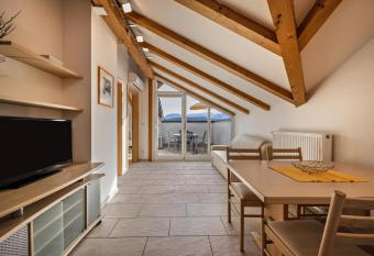 Stompferhof Mansarde has Balcony rooms