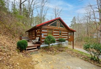 The Robins Nest with hot tub has rooms with a private hot tub