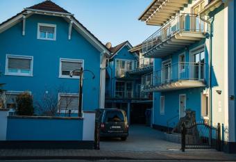 Park Hotel & G  stehaus Rust allows 18 year olds to book a room