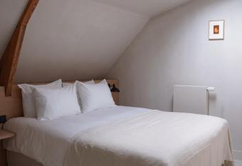 Hotel   me has Balcony rooms