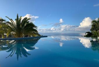 H  tel Amaudo allows 18 year olds to book a room