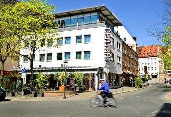 Hotel Central allows 18 year olds to book a room