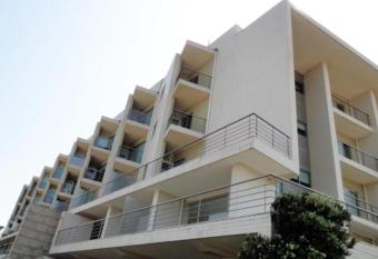 Portugal Beach Point has rooms with a private hot tub