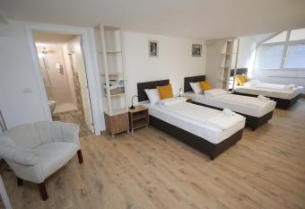 PALACE MEGDAN allows 18 year olds to book a room