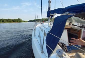 Sail & sleep on the lake, for people who want to sail with captain READ HOST PROFILE has Balcony rooms