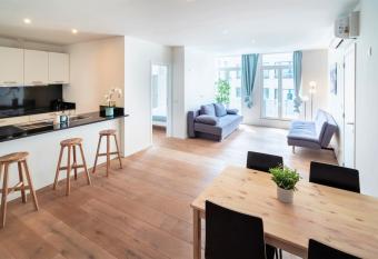 The Central Square Residence has Balcony rooms