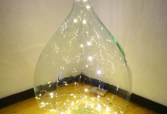 Cr  uza da me     allows 18 year olds to book a room