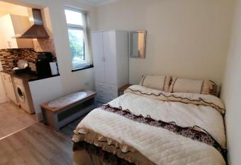 Self-contained studio flat bathrooms kitchens upgrade locations to city centre 15 minutes walking distance Nottingham universities Queen hospitals city hospitals allows 18 year olds to book a room