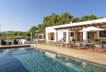 Villa Dalt S Era has Balcony rooms