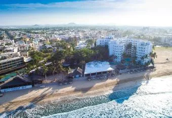 Ferrara705/Piscina/Vista360/Exclusivo/Marina has rooms with a private hot tub