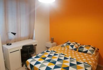 SWEET Appartment avec Wifi et parking allows 18 year olds to book a room