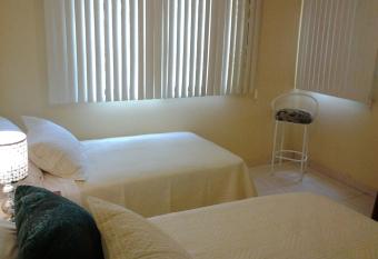 Suites La Rosa has Balcony rooms