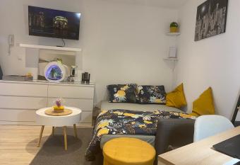 Le studio    d  couvrir. has Balcony rooms