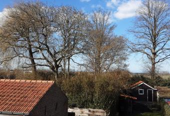 Villa commune PoldersView allows 18 year olds to book a room