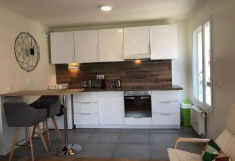 Studio Centre Annemasse Proche CEVA GENEVA allows 18 year olds to book a room