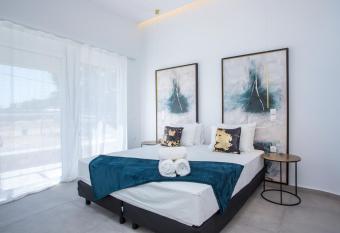 Marini Seaside has Balcony rooms