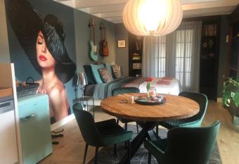 B&B De Kamer allows 18 year olds to book a room