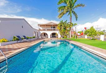 Casa Nostra Motel Mackay allows 18 year olds to book a room