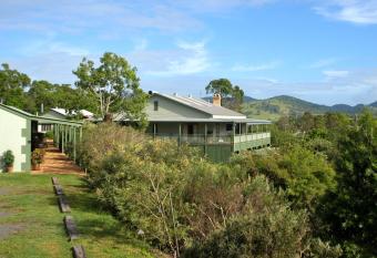 Amamoor Lodge allows 18 year olds to book a room