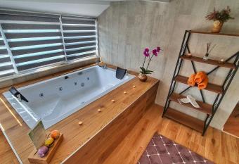 Letstay Sweet Home Yellow allows 18 year olds to book a room