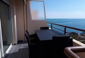 T2 climatis   vue sur mer, WIFI, piscine et parking has Balcony rooms
