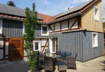 Franks kleines Bauernhaus in Dresden allows 18 year olds to book a room
