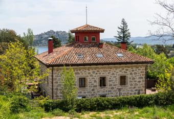 El Torreon de Navacerrada allows 18 year olds to book a room