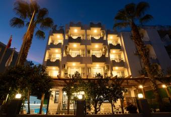 OPERA Boutique Hotel has Balcony rooms