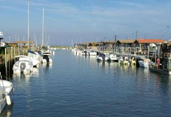 La Cabane aux Mouettes has Balcony rooms