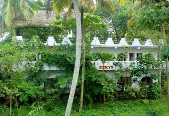 Jickys Nest allows 18 year olds to book a room