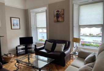 Parisian Style Townhouse has Balcony rooms