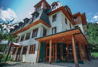 Latour Mestia has Smoking/Balcony rooms