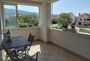 Apartments Rea has Balcony rooms