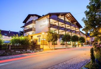 Best Western Hotel Antoniushof allows 18 year olds to book a room