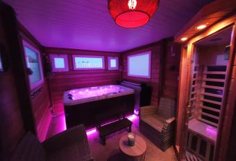 Bien-  tre c est l   has Balcony rooms