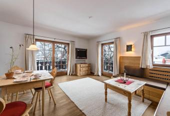 Fischer Apartment B has Balcony rooms