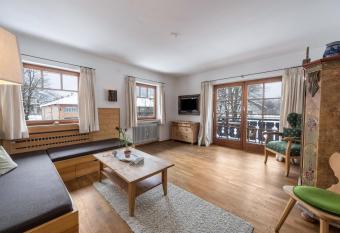 Fischer Apartment C has Balcony rooms