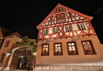 Weinhaus Henninger has Smoking/Balcony rooms