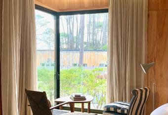 Rizoma allows 18 year olds to book a room