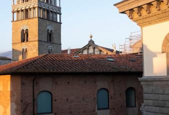 Residenza Roma has Balcony rooms