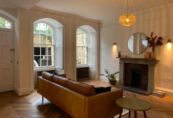 Royal Bolthole has Balcony rooms