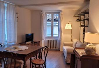 Lo Scricciolo allows 18 year olds to book a room