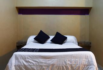 Hotel Platino allows 18 year olds to book a room