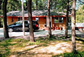 Wisconsin Dells Cabin in the Woods - VLD0423 allows 18 year olds to book a room