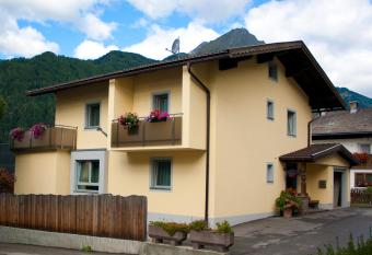 Haus Meixner has Balcony rooms
