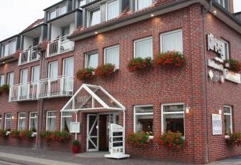 Hotel-Restaurant K  mper Superior allows 18 year olds to book a room